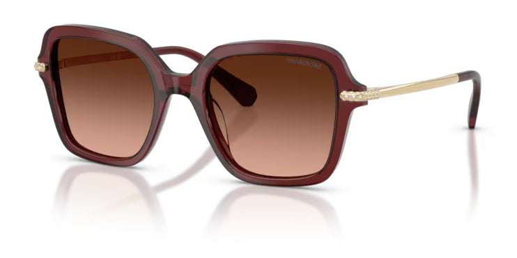 Lunettes de soleil Swarovski SK6040 10735M Bordeaux transparent - vue trois-quarts