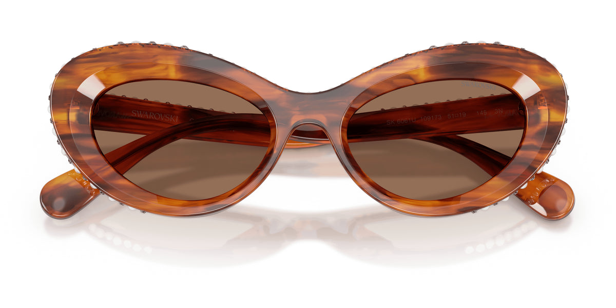 Lunettes de soleil Swarovski SK6061U 109173 Havane rayé - vue de face, branches repliées