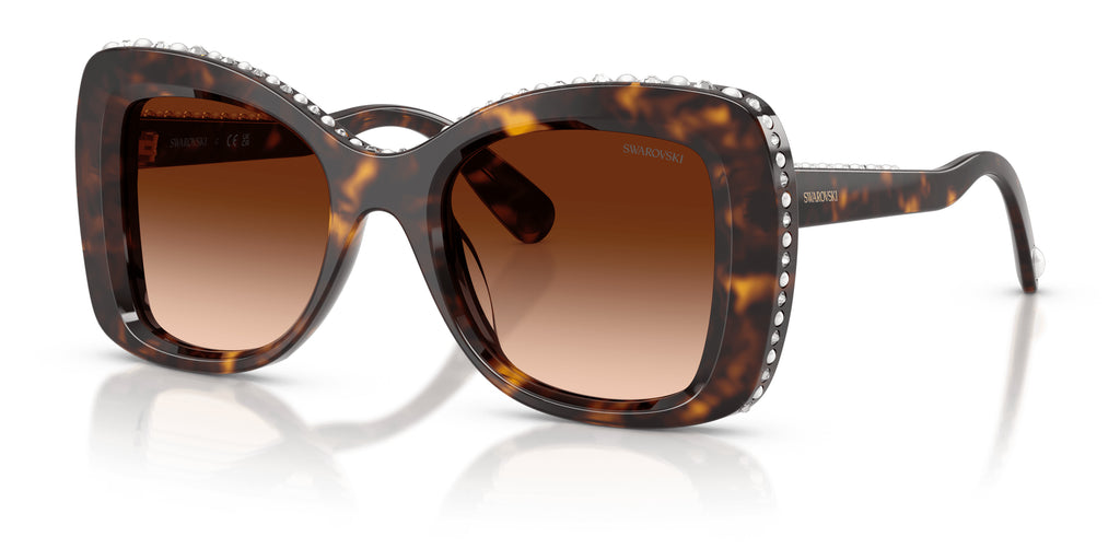 Lunettes de soleil Swarovski SK6062U 109474 Havane - vue trois-quarts
