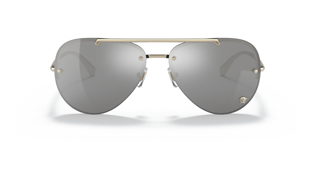 Lunettes de soleil Versace VE2231 12526G – Or Pâle – vue de face.