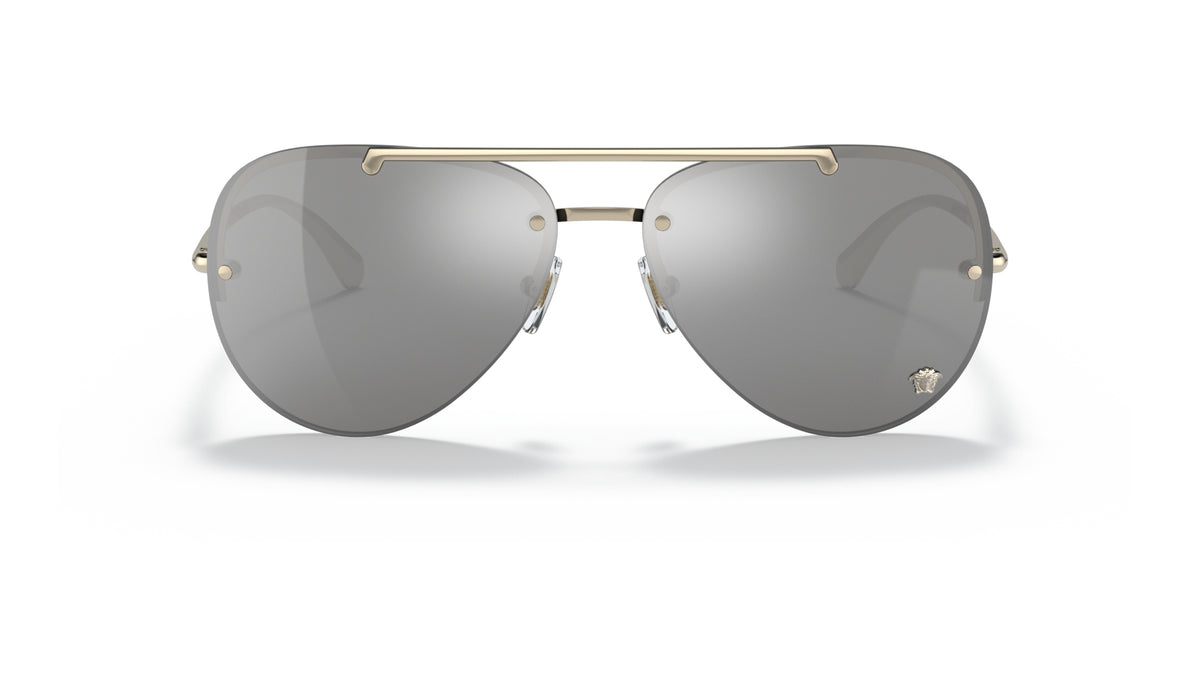 Lunettes de soleil Versace VE2231 12526G – Or Pâle – vue de face.