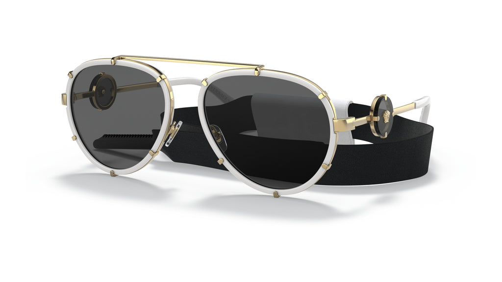 Lunettes de soleil Versace VE2232 147187 – Blanc – vue de trois quarts.
