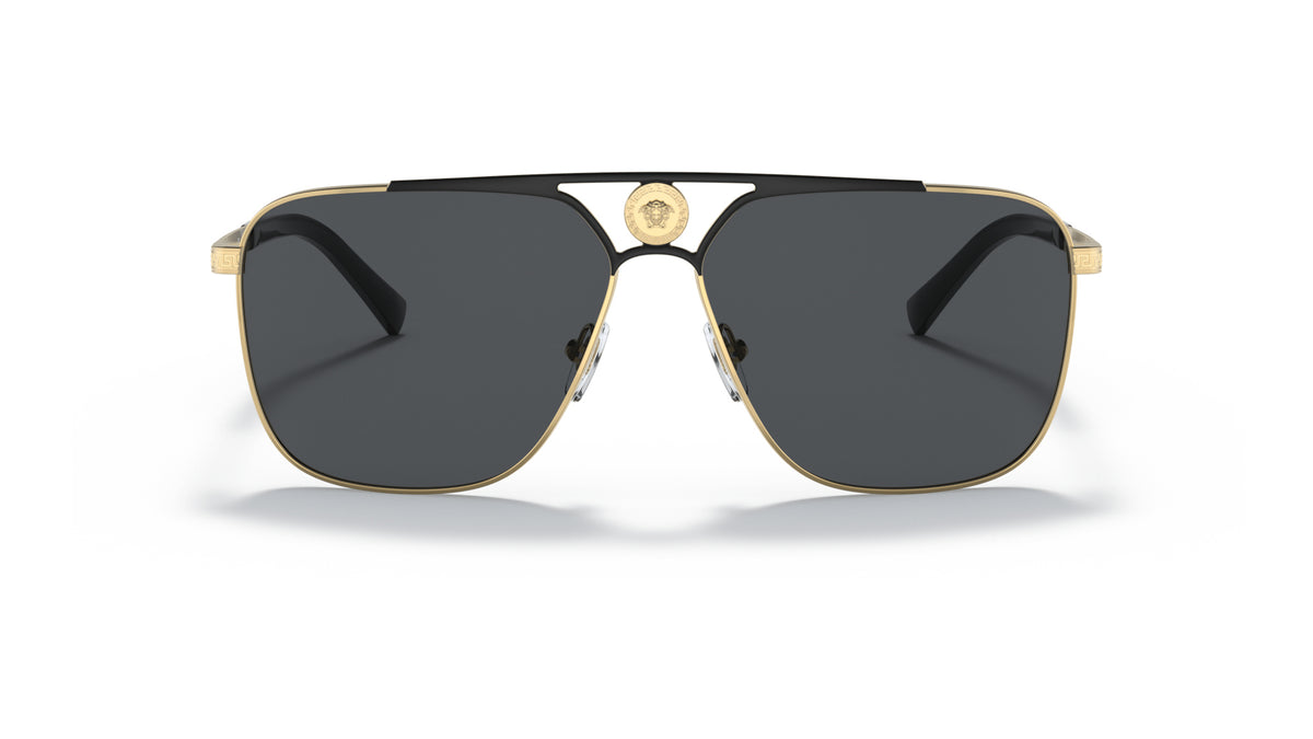 Lunettes de soleil Versace VE2238 143687 – Or/Noir mat – vue de face.