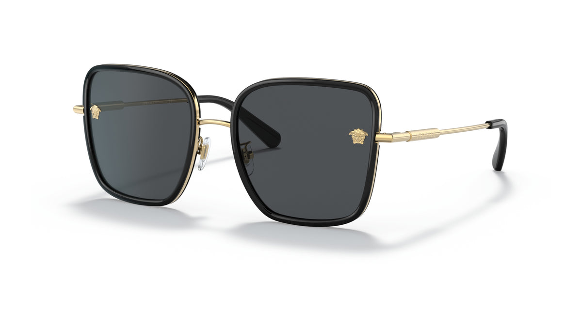 Lunettes de soleil Versace VE2247D 143887 – Noir – vue de trois quarts.