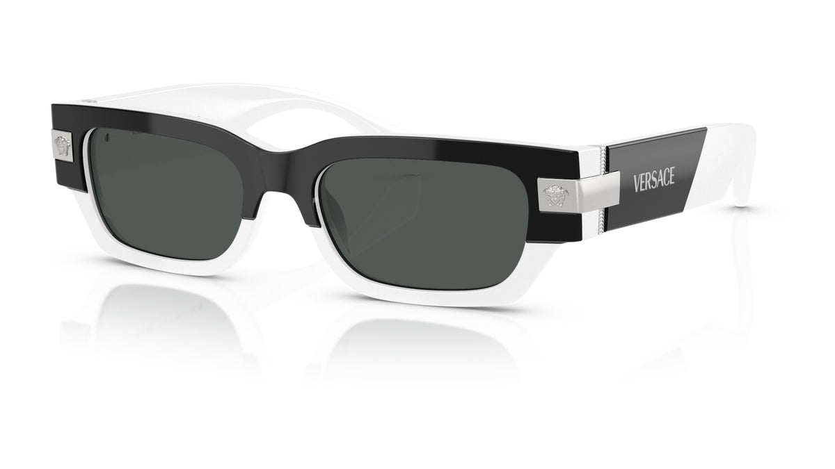 Lunettes de soleil Versace VE4465 545987 – Noir sur Blanc – vue de trois quarts.