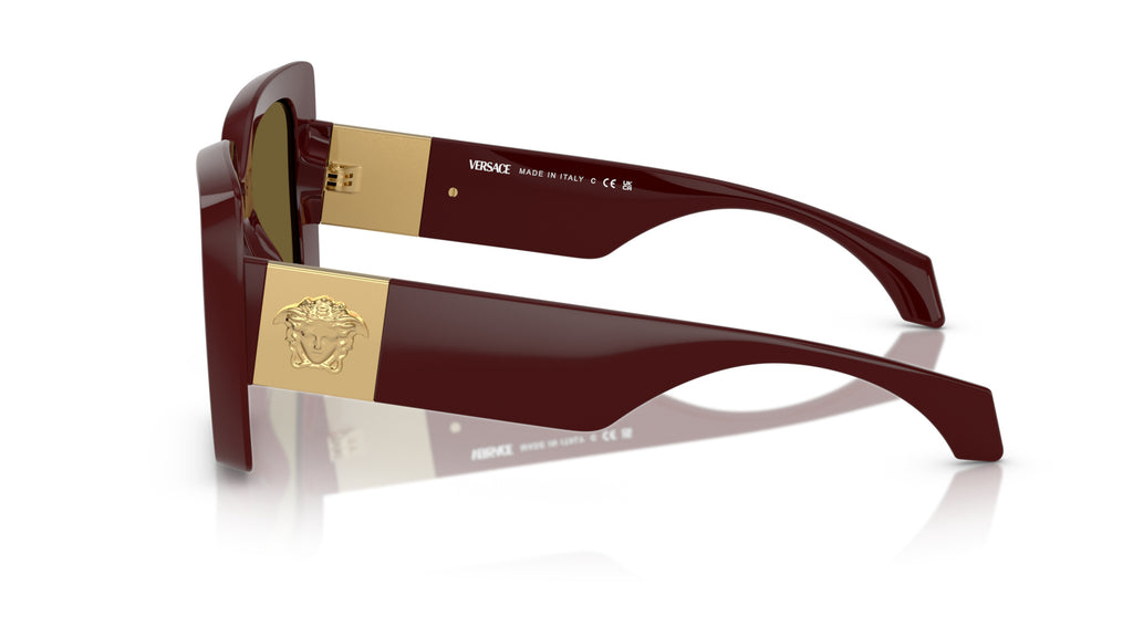 Lunettes de soleil Versace VE4467U 546473 – Rubis foncé – vue de profil.