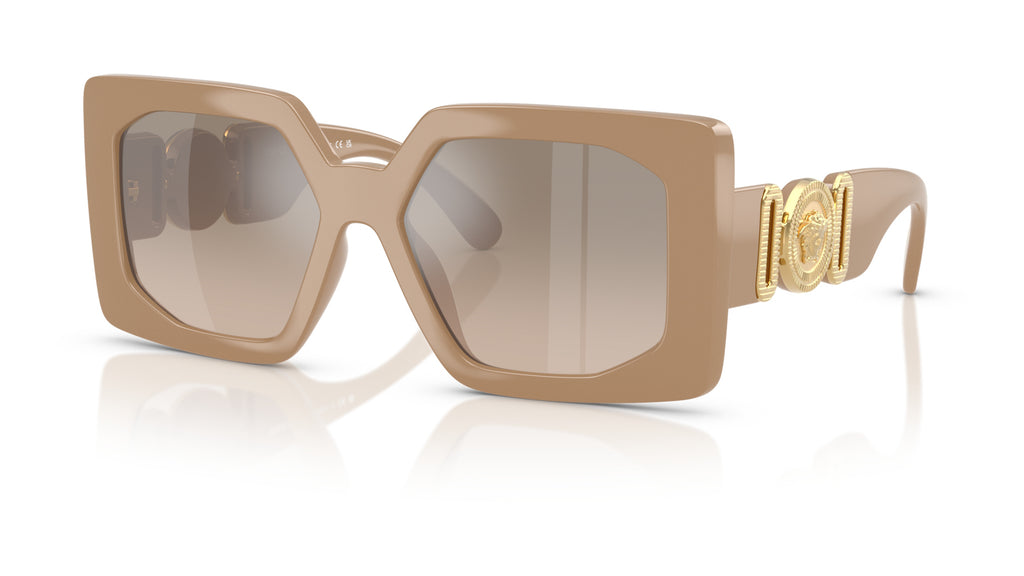 Lunettes de soleil Versace VE4478U 549961 – Beige – vue de trois quarts.