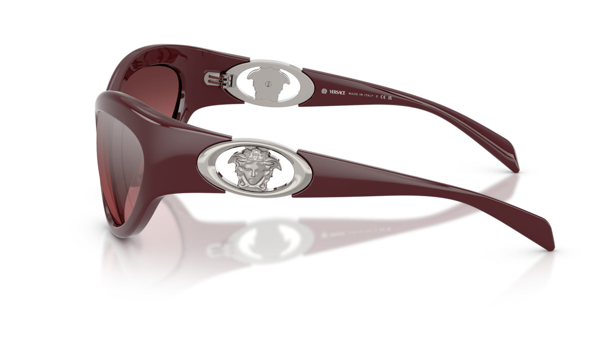 Lunettes de soleil Versace VE4485 54877E – Lie de vin – vue de profil.