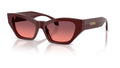 Lunettes de soleil Versace VE4488U 551520 – Rouge uni – vue de trois quarts.