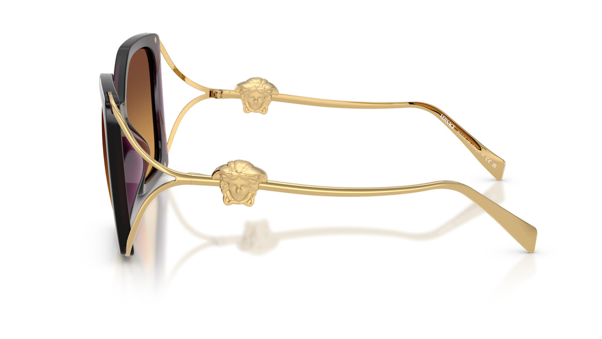 Lunettes de soleil Versace VE4502U 5536T5 – Pourpre opalescent – vue de profil.