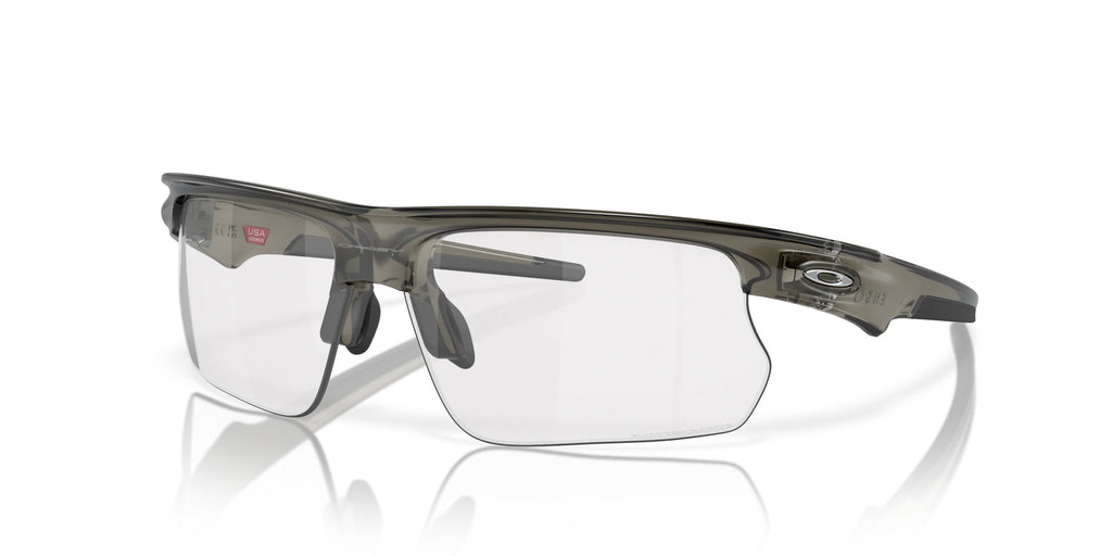 Oakley OO9400 940011 Gris smoke - vue trois-quarts