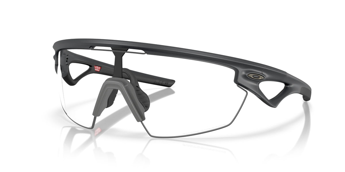 Oakley OO9403 940325 Carbone - vue trois-quarts