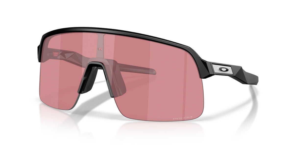 Oakley OO9463 9463B8 Noir mat - vue trois-quarts