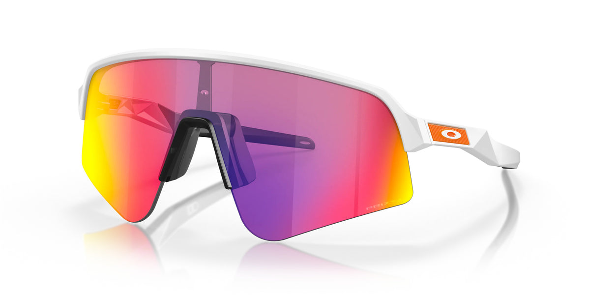 Oakley OO9465 946516 Blanc mat - vue trois-quarts